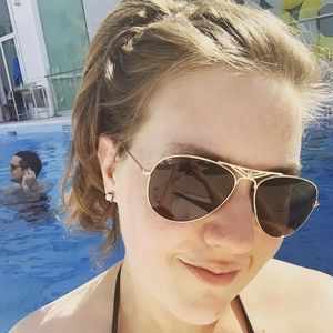 Meet your Posher, Annette